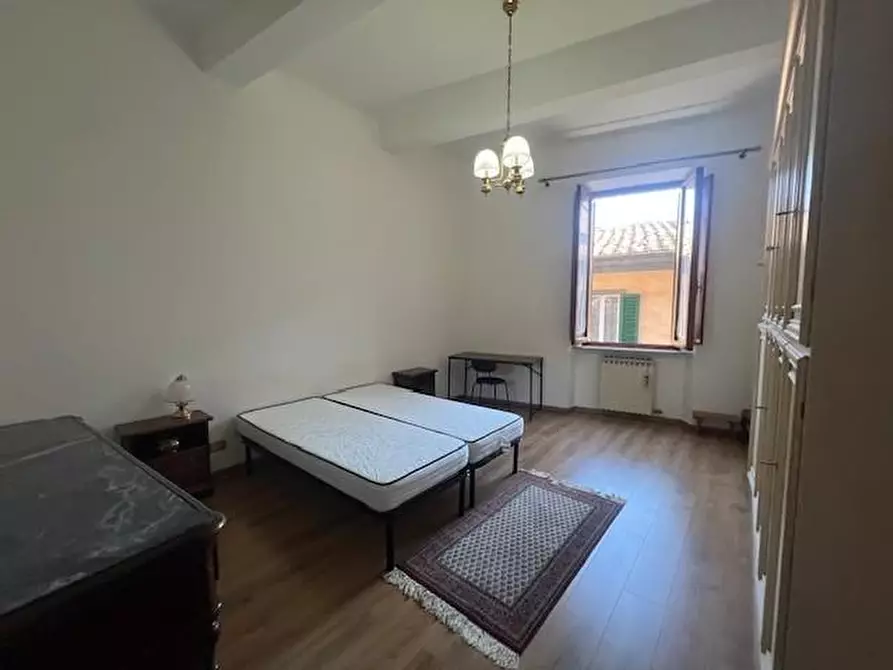 Immagine 13 di Appartamento in affitto  a Siena