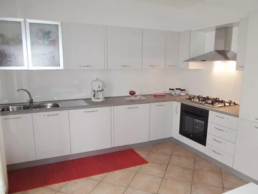 Immagine 2 di Villetta a schiera in affitto  a Pontedera