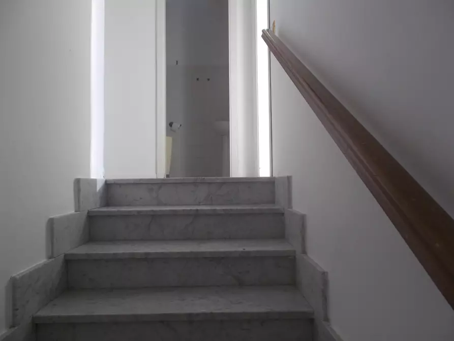 Immagine 5 di Ufficio in affitto  a Pontedera