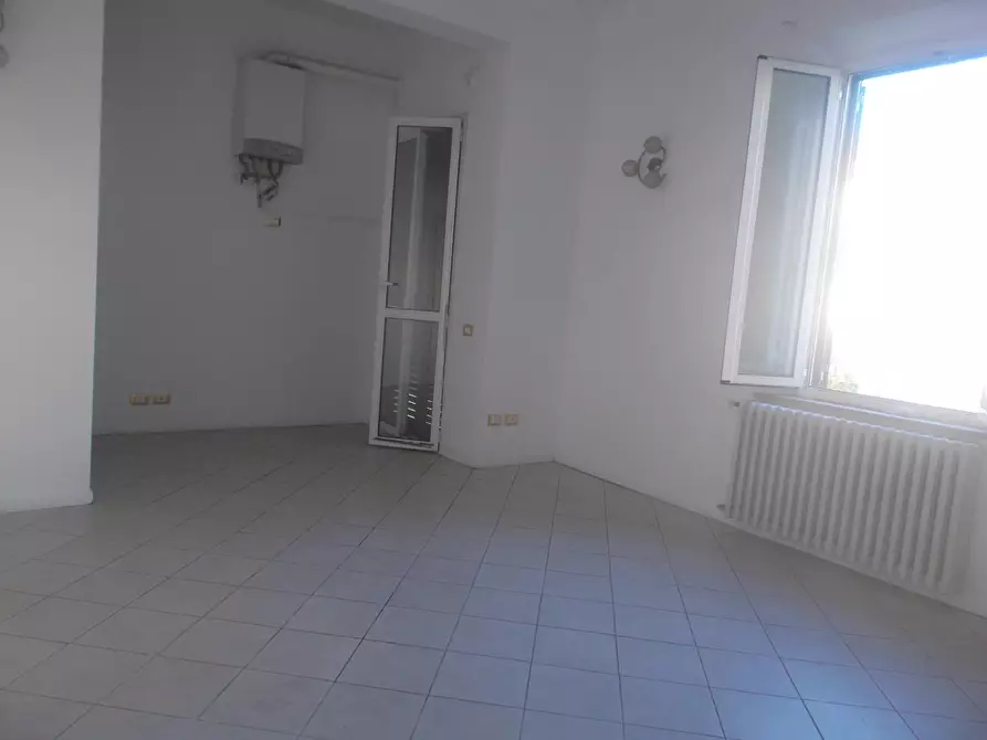 Immagine 7 di Ufficio in affitto  a Pontedera