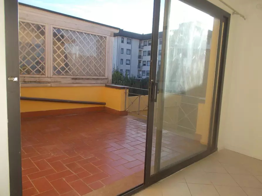 Immagine 12 di Ufficio in affitto  a Pontedera