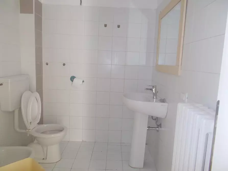 Immagine 6 di Ufficio in affitto  a Pontedera