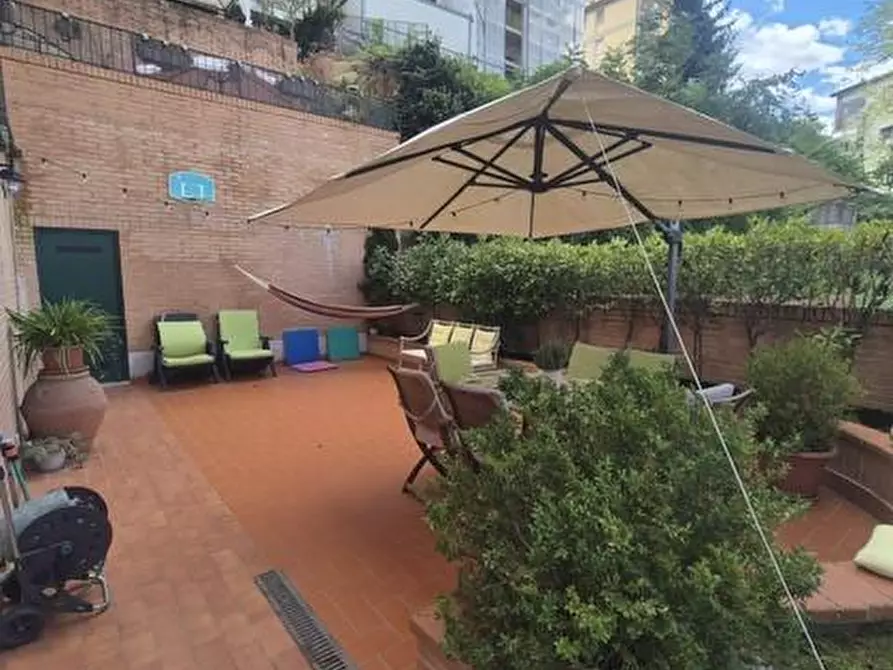 Immagine 31 di Appartamento in vendita  a Siena