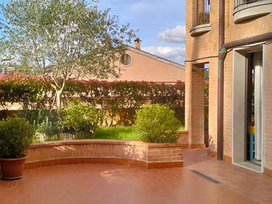 Immagine 3 di Appartamento in vendita  a Siena