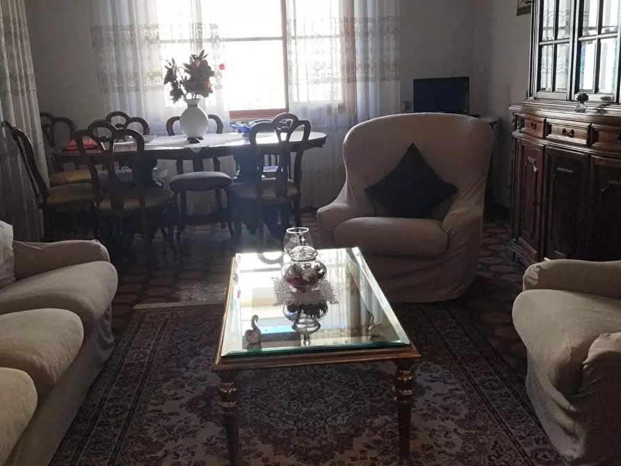 Immagine 1 di Villa in vendita  a San Giuliano Terme