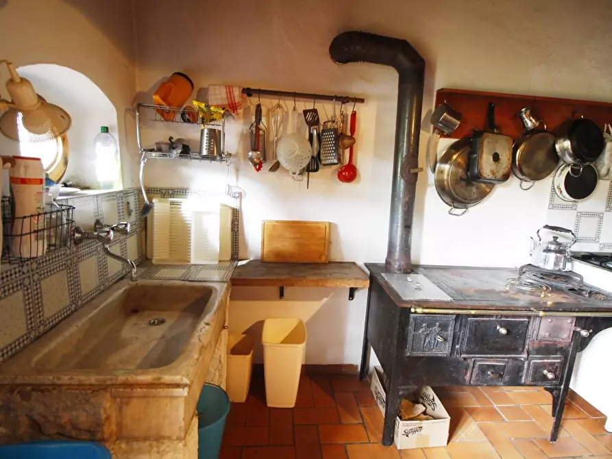 Immagine 25 di Casa colonica in vendita  a Vinci