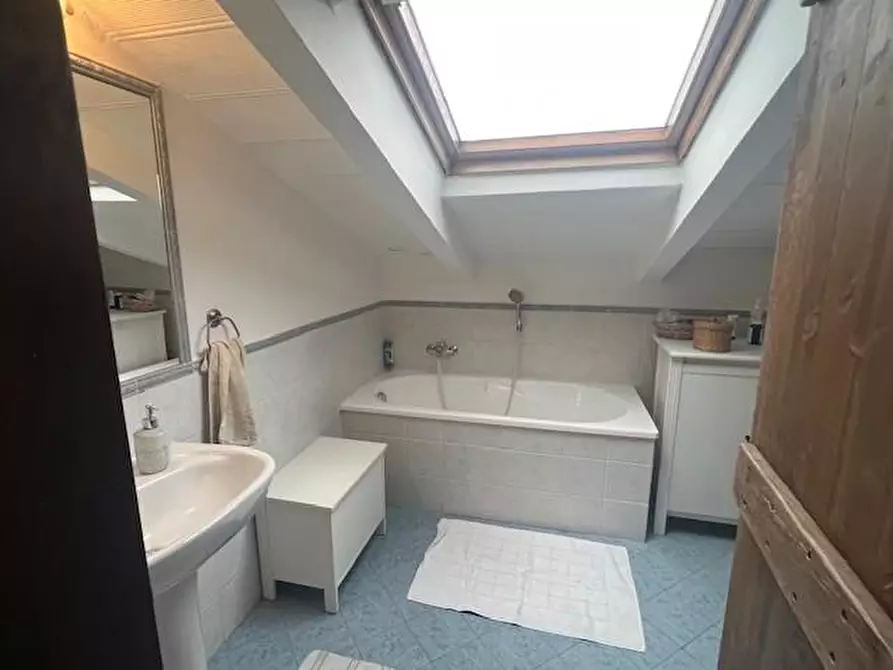 Immagine 53 di Casa semindipendente in vendita  a Massa