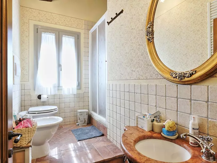 Immagine 19 di Casa colonica in vendita  a Gambassi Terme