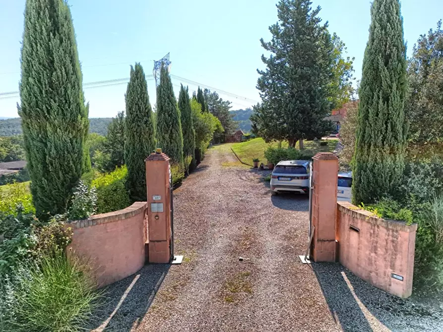 Immagine 3 di Casa colonica in vendita  a Gambassi Terme