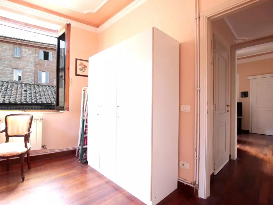 Immagine 14 di Appartamento in vendita  a Siena
