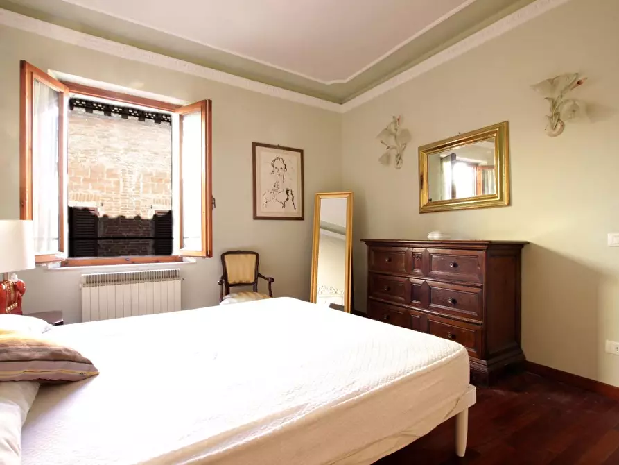 Immagine 10 di Appartamento in vendita  a Siena