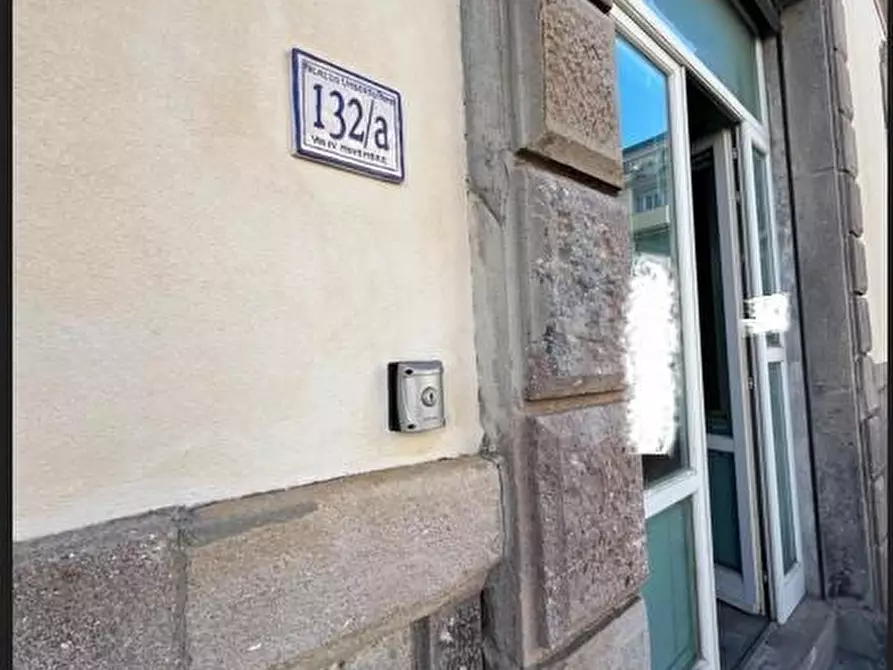 Immagine 1 di Locale commerciale in vendita  a Viareggio