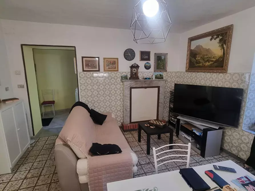 Immagine 5 di Appartamento in vendita  a Montignoso