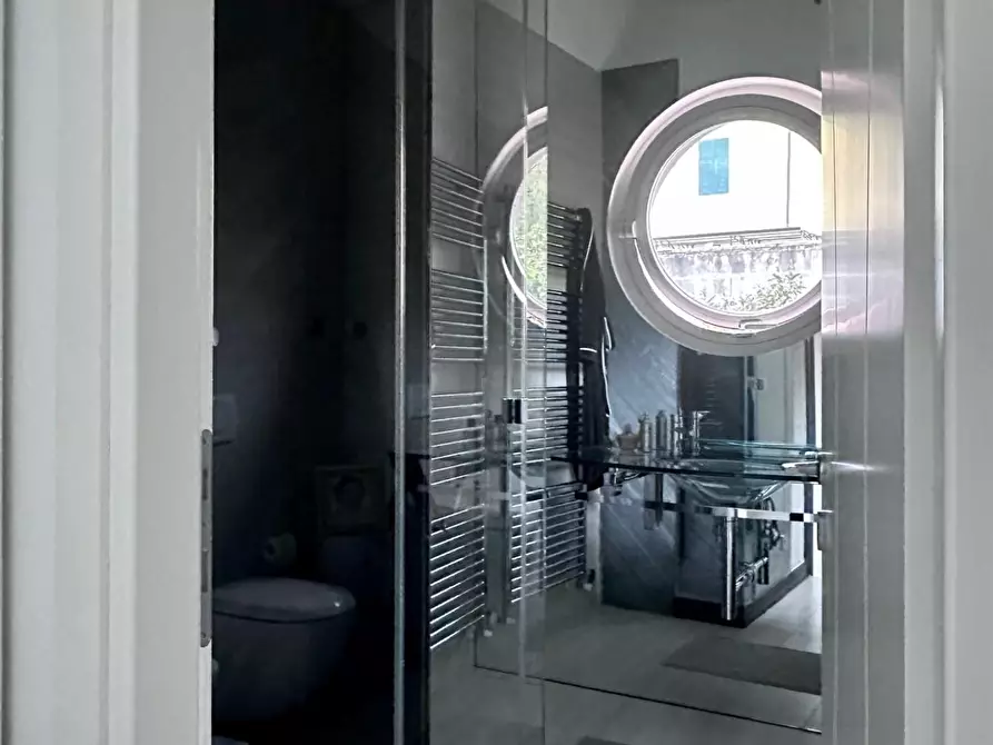 Immagine 18 di Villa in vendita  a Carrara