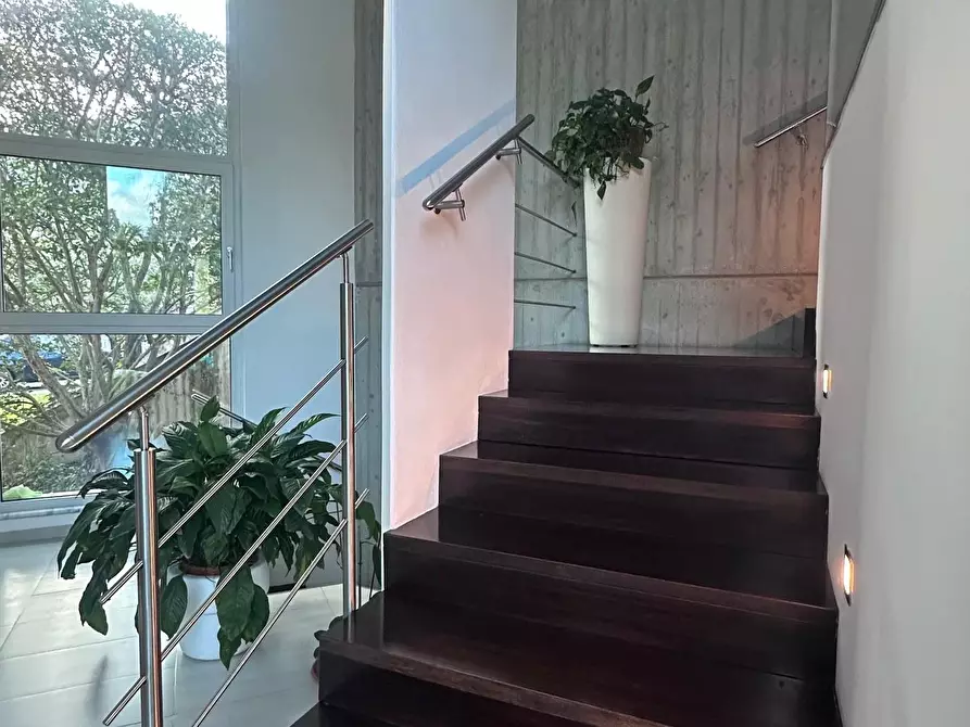 Immagine 11 di Villa in vendita  a Carrara