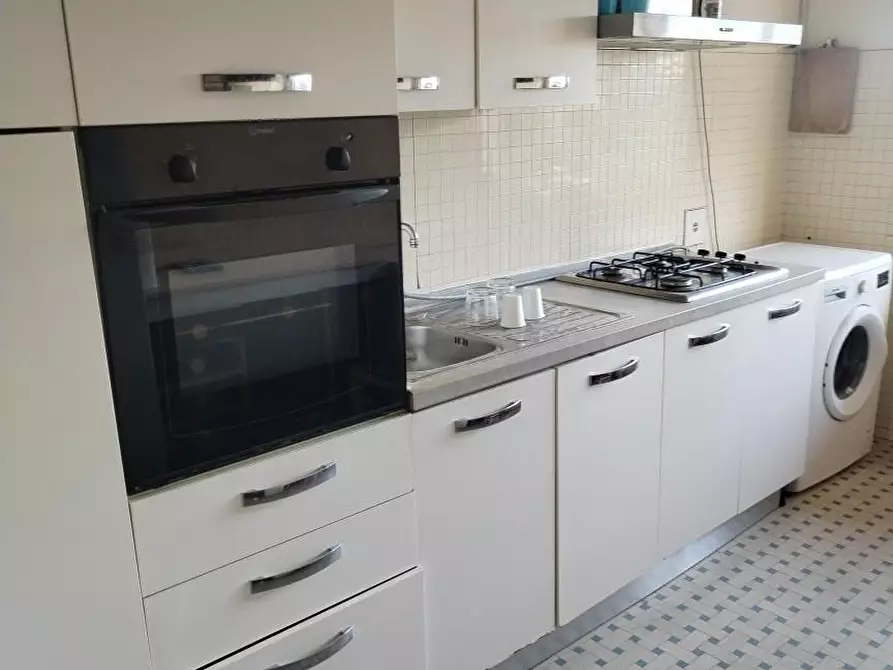 Immagine 6 di Appartamento in vendita  a Carrara