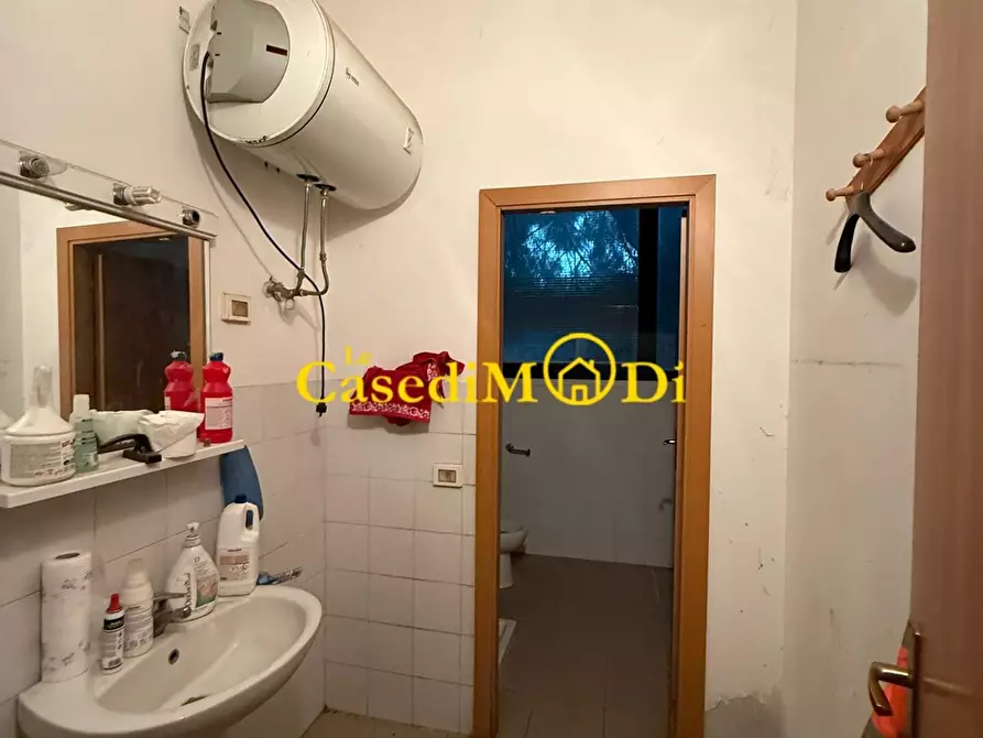 Immagine 9 di Capannone industriale in affitto  a Livorno