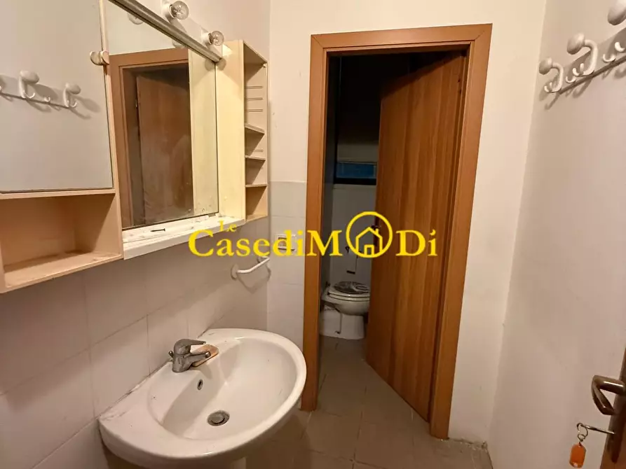 Immagine 8 di Capannone industriale in affitto  a Livorno