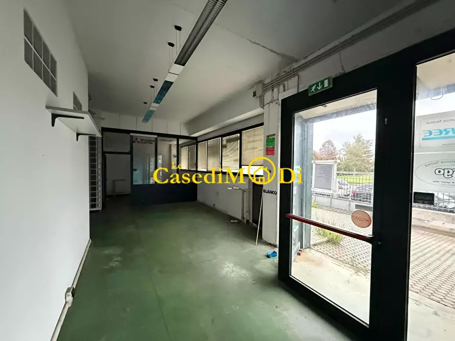 Immagine 3 di Capannone industriale in affitto  a Livorno