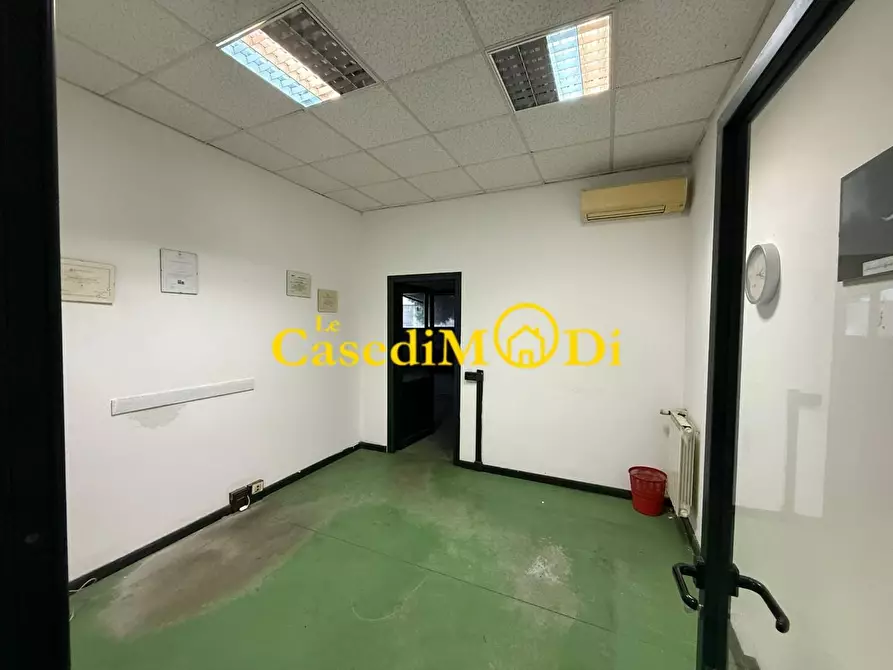 Immagine 7 di Capannone industriale in affitto  a Livorno