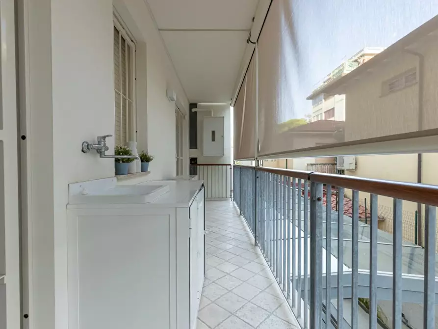 Immagine 18 di Appartamento in vendita  a Viareggio