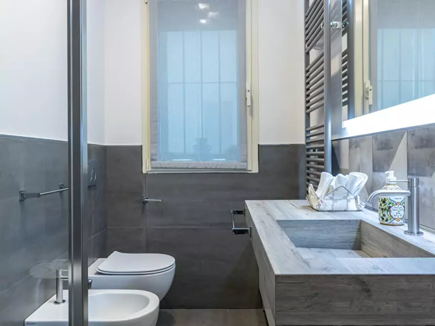 Immagine 13 di Appartamento in vendita  a Viareggio