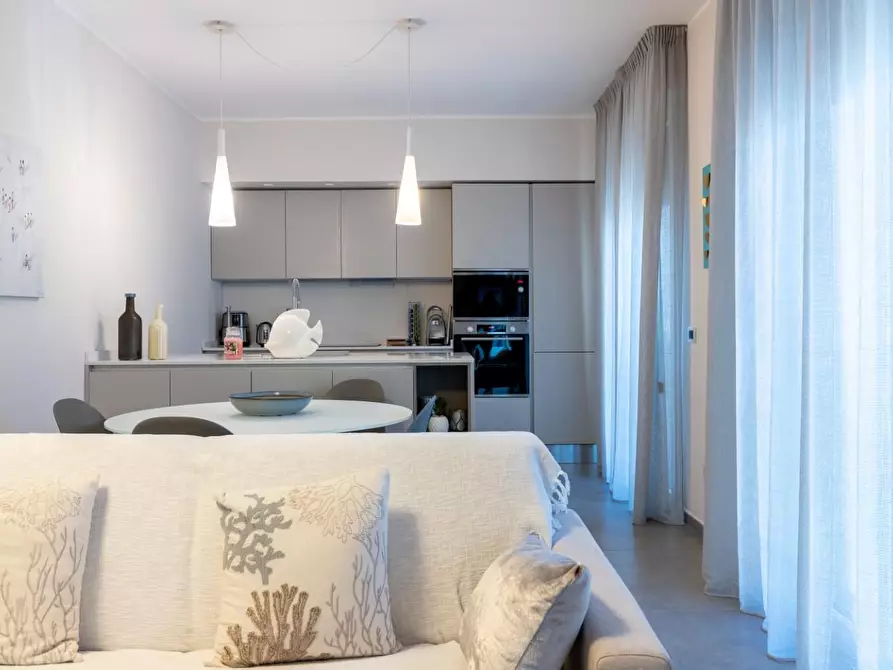 Immagine 2 di Appartamento in vendita  a Viareggio