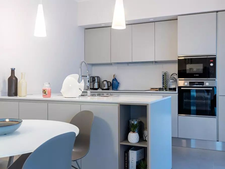 Immagine 4 di Appartamento in vendita  a Viareggio