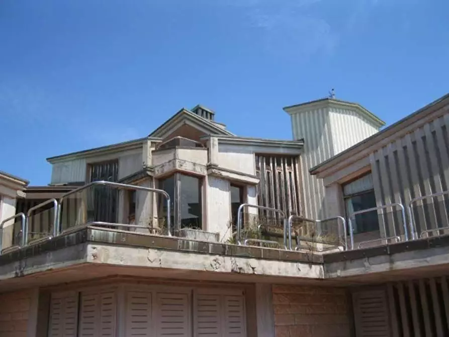 Immagine 1 di Villa in vendita  a Massarosa