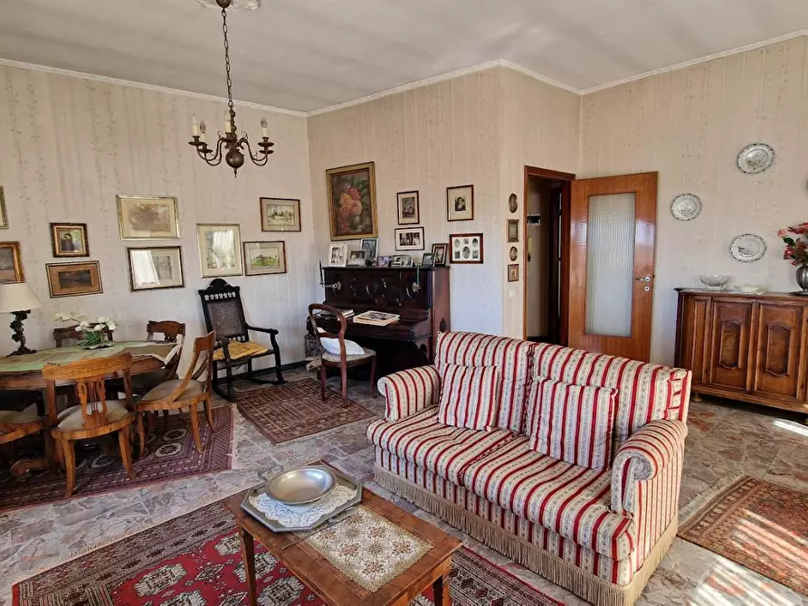 Immagine 4 di Appartamento in vendita  a Massa