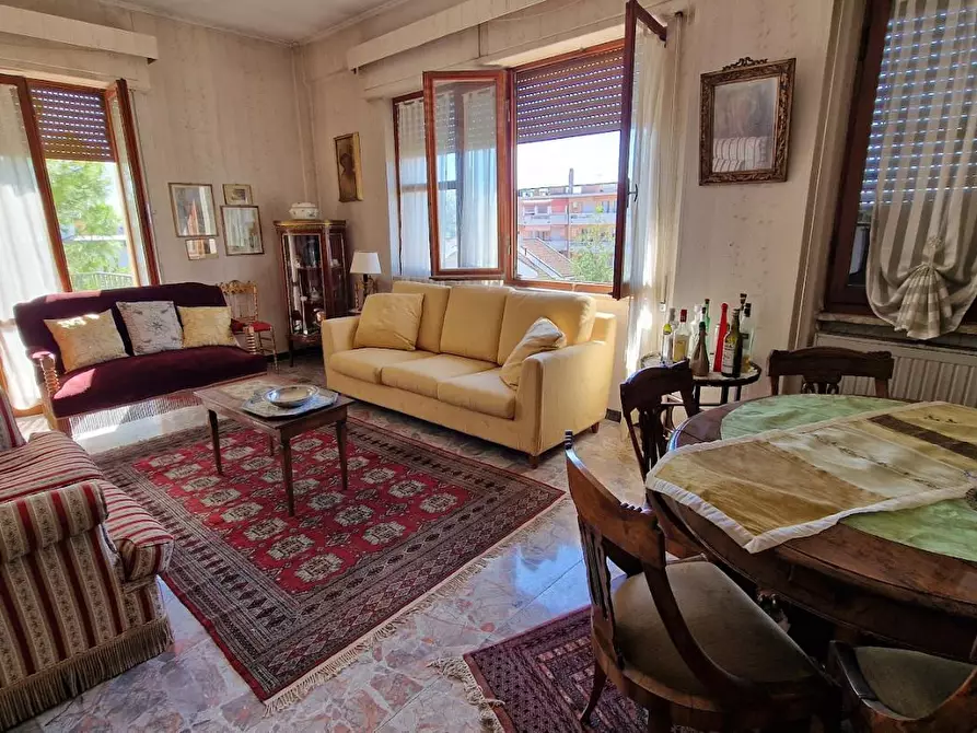 Immagine 1 di Appartamento in vendita  a Massa