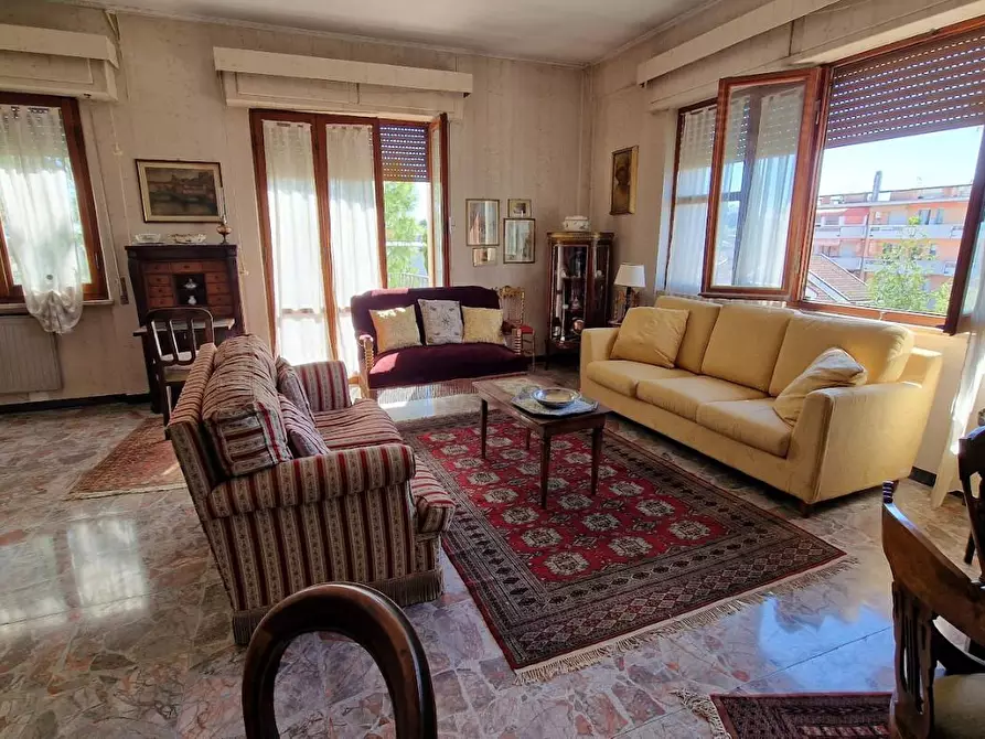 Immagine 2 di Appartamento in vendita  a Massa