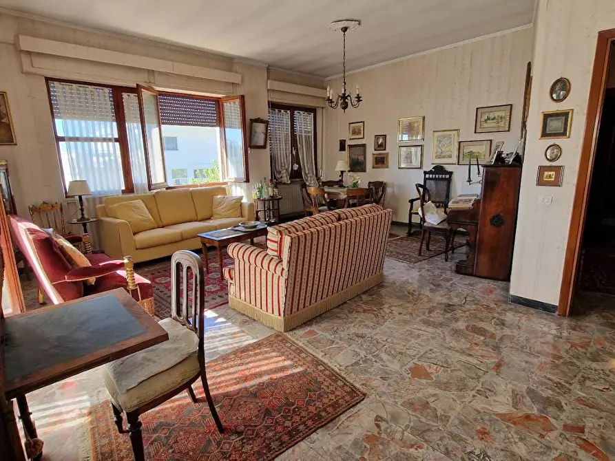 Immagine 3 di Appartamento in vendita  a Massa