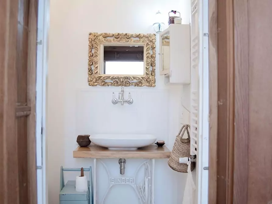 Immagine 31 di Appartamento in vendita  a Livorno