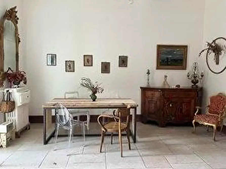 Immagine 2 di Appartamento in vendita  a Livorno