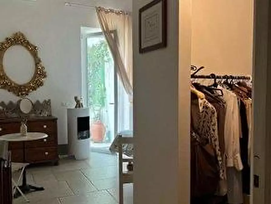 Immagine 30 di Appartamento in vendita  a Livorno