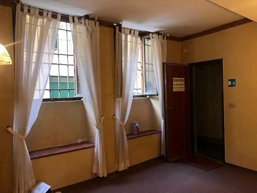 Immagine 5 di Appartamento in vendita  a Lucca