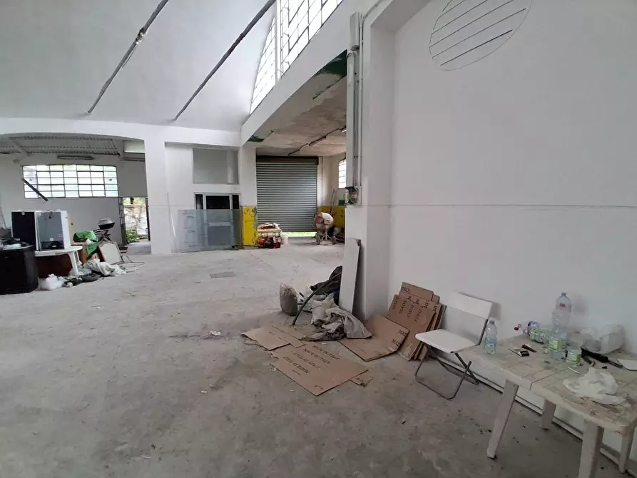 Immagine 7 di Attività artigianale in affitto  a Lucca