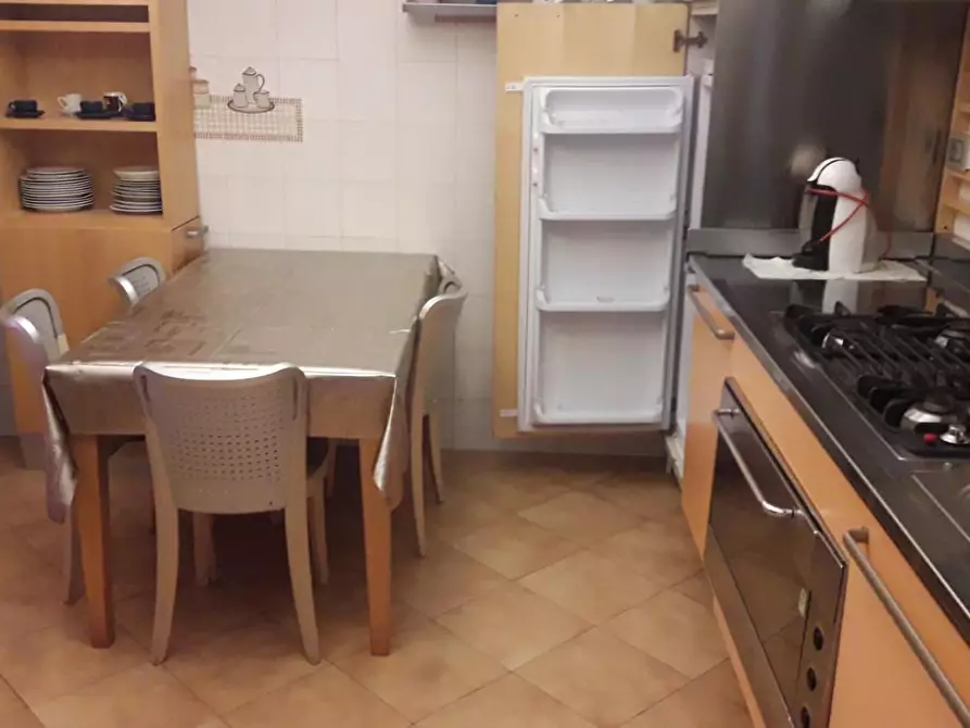 Immagine 3 di Appartamento in vendita  a Massa