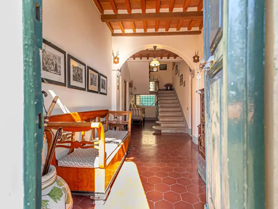 Immagine 11 di Villa in vendita  a Pescaglia