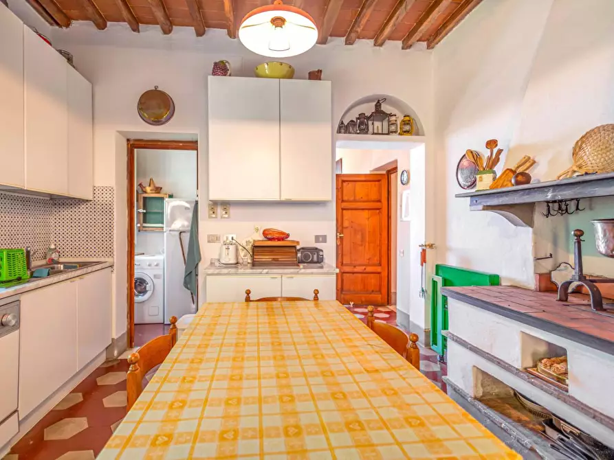 Immagine 17 di Villa in vendita  a Pescaglia