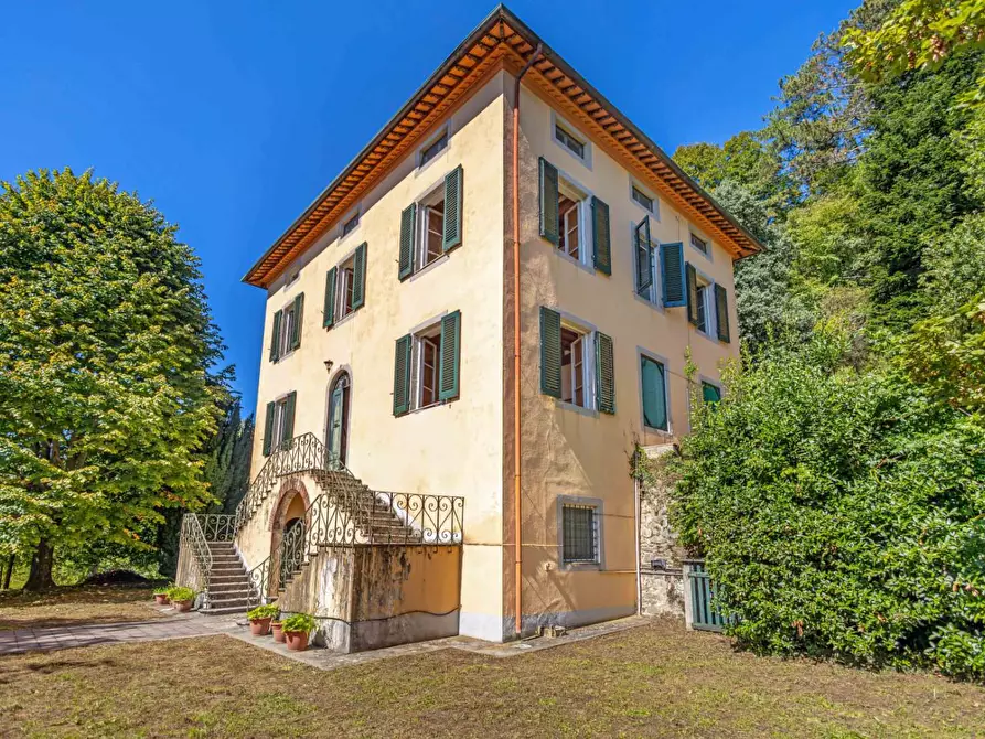 Immagine 2 di Villa in vendita  a Pescaglia