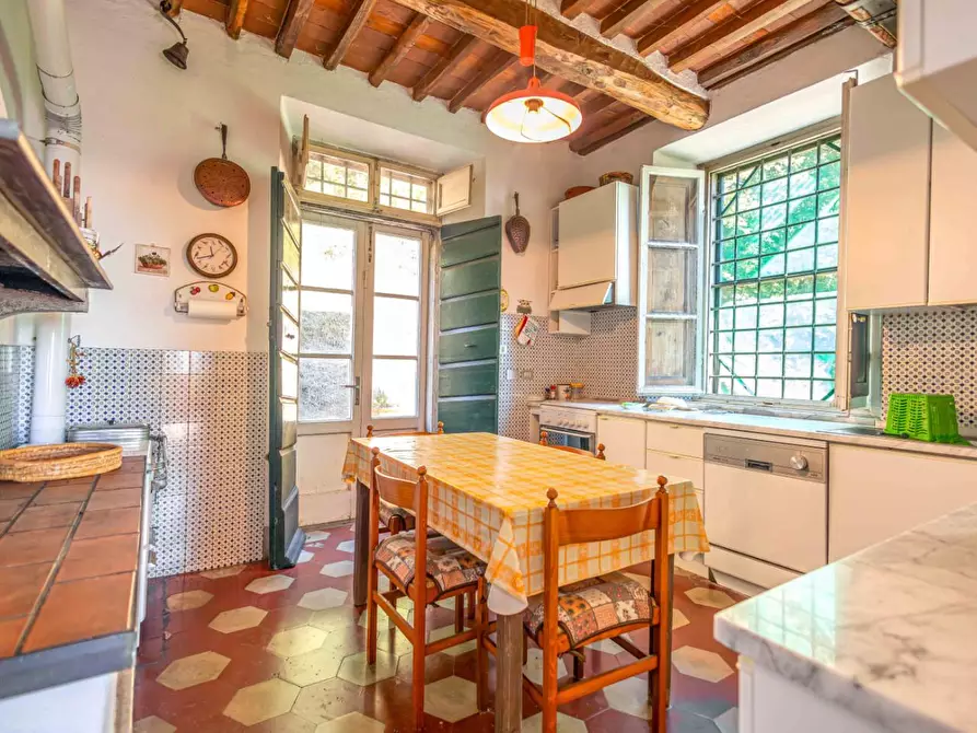 Immagine 18 di Villa in vendita  a Pescaglia