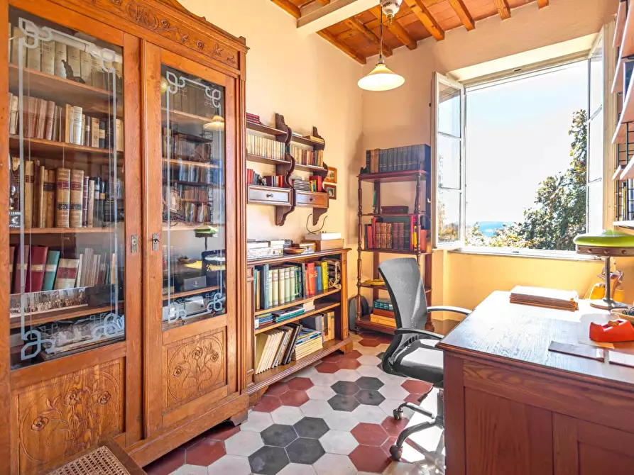 Immagine 32 di Villa in vendita  a Pescaglia