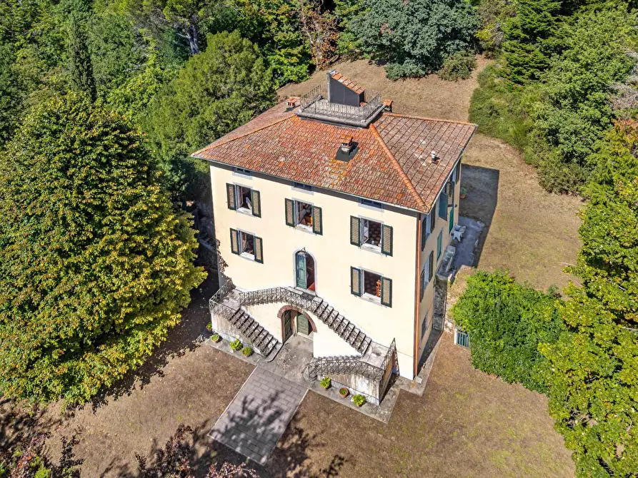 Immagine 3 di Villa in vendita  a Pescaglia
