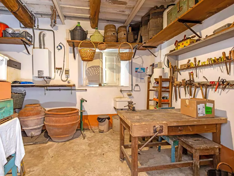 Immagine 37 di Villa in vendita  a Pescaglia