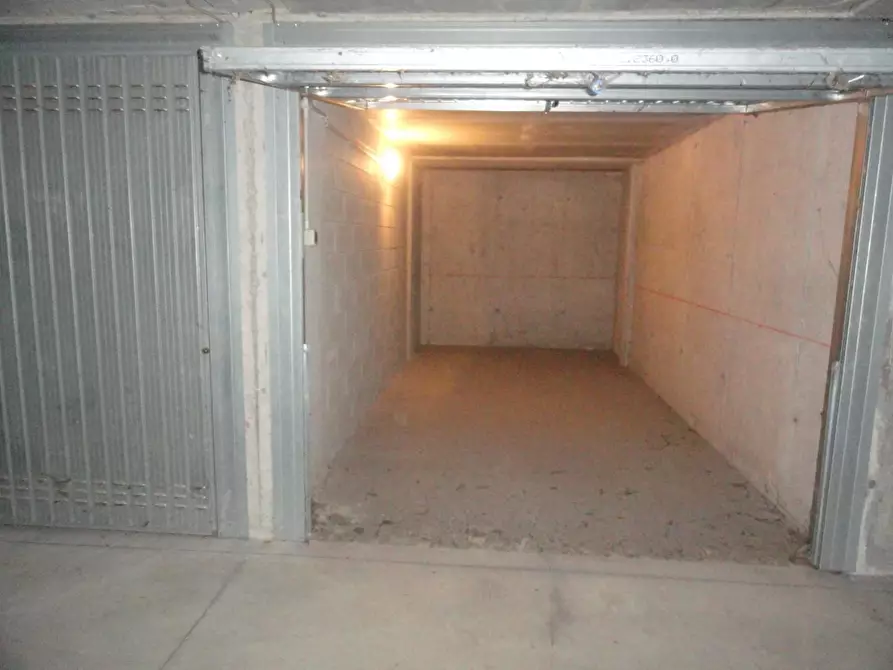 Immagine 1 di Garage in vendita  a Pozzo D'adda