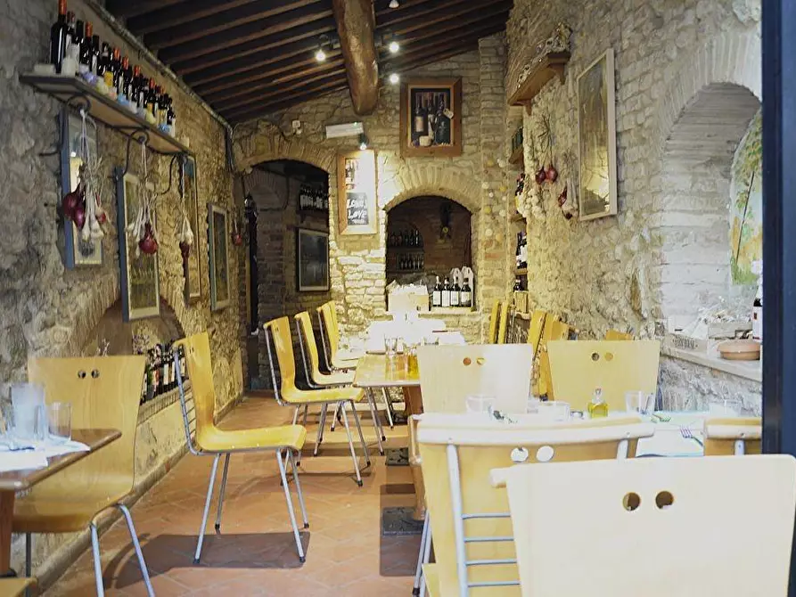 Immagine 3 di Bar / Ristorante in vendita  a San Gimignano