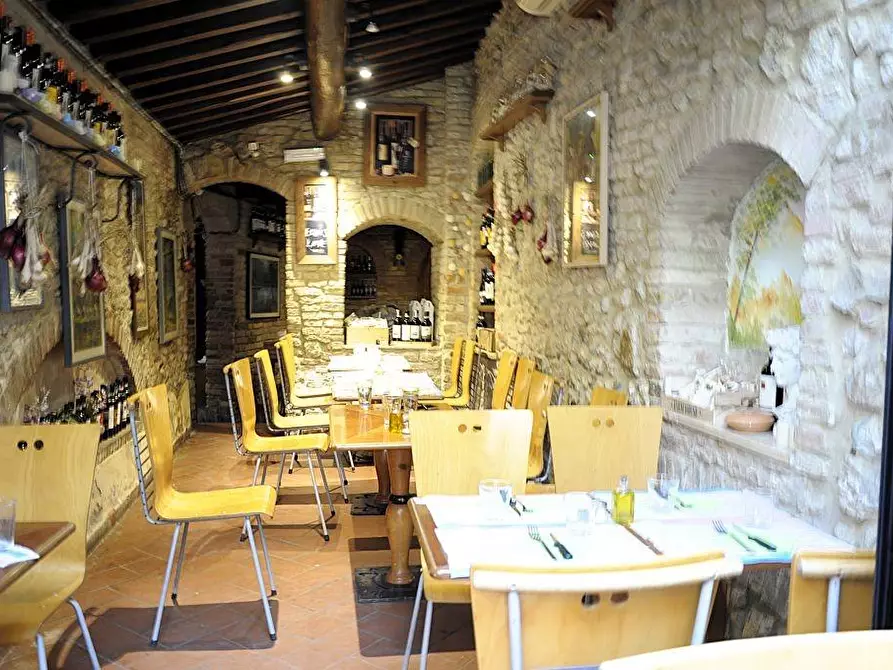 Immagine 2 di Bar / Ristorante in vendita  a San Gimignano
