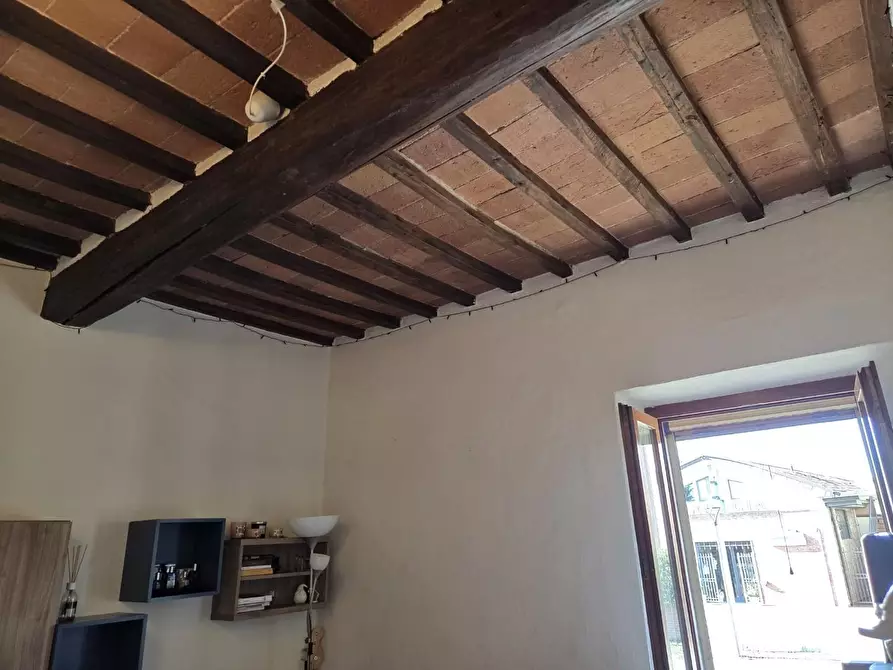 Immagine 25 di Appartamento in vendita  a Siena